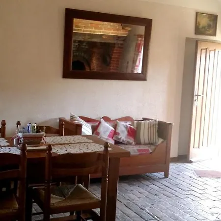 House With 2 Bedrooms In With Furnished Garden And Wifi 55 Km From The Beach Feriehus